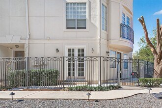 105 Detering St, Unit A0444 in Houston, TX - Building Photo - Building Photo