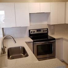 8075 NW 7th St in Miami, FL - Building Photo - Building Photo