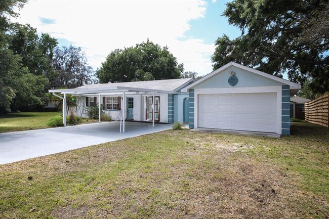 1000 Gantt Ave in Sarasota, FL - Building Photo - Building Photo