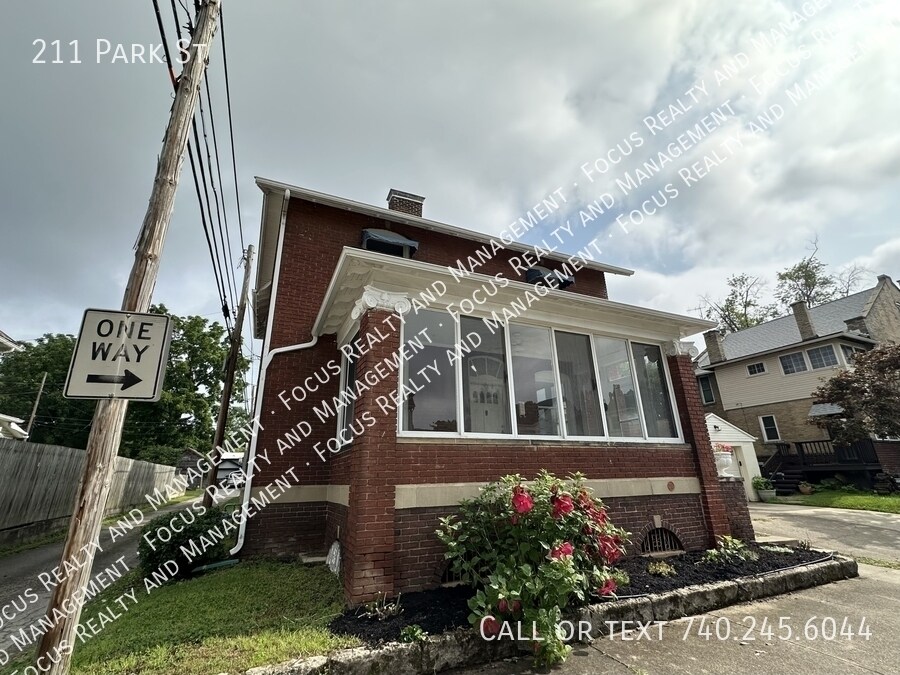 211 Park St in Lancaster, OH - Building Photo