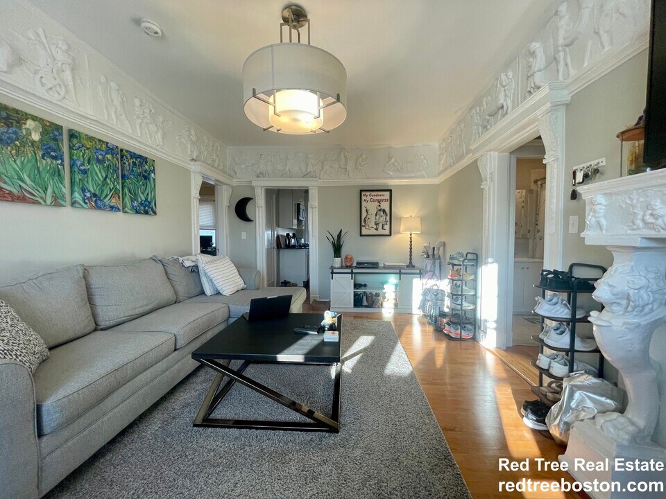 22 Bellvista Rd, Unit 5 in Boston, MA - Building Photo