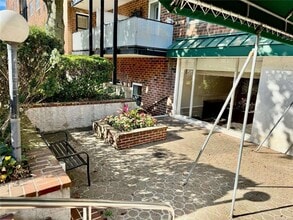 100 Lincoln Ave, Unit 25C in Mineola, NY - Building Photo - Building Photo