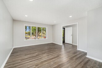 2412 S Sheffield Cir in Sioux Falls, SD - Building Photo - Building Photo