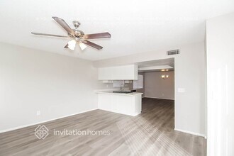 4243 W Michelle Dr in Glendale, AZ - Foto de edificio - Building Photo