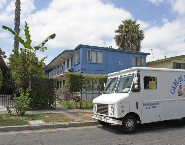 5836 Willoughby Ave in Los Angeles, CA - Building Photo - Building Photo