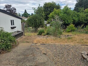 1340 SW Hayter St in Dallas, OR - Building Photo - Building Photo