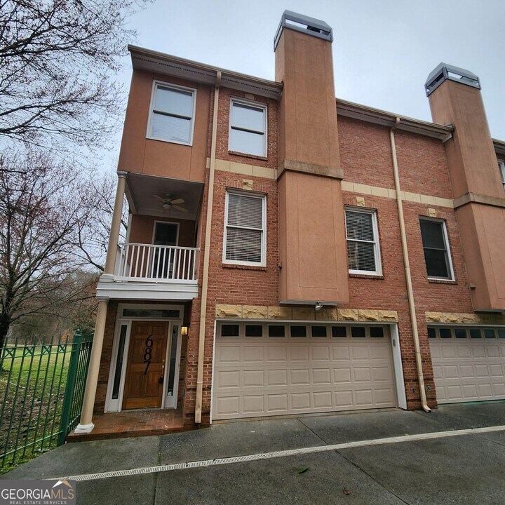 687 Bonaventure Ave NE in Atlanta, GA - Building Photo