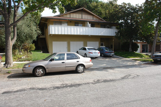 3229 Fairesta St in La Crescenta, CA - Building Photo - Building Photo