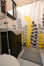 1880 Commonwealth Ave, Unit 10 in Boston, MA - Building Photo - Building Photo