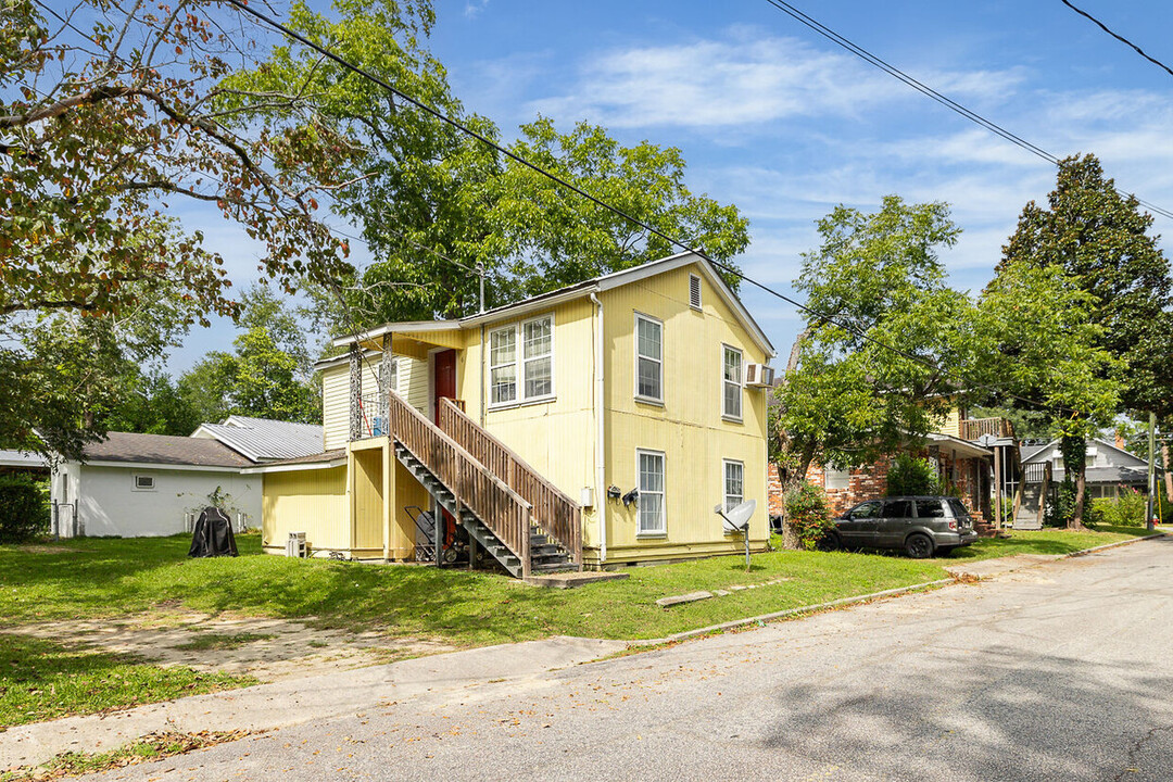 211 Oak St in Statesboro, GA - Building Photo