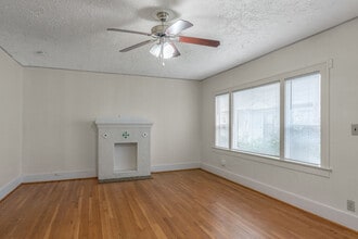 Elysian Gardens Apartments in Portland, OR - Building Photo - Interior Photo