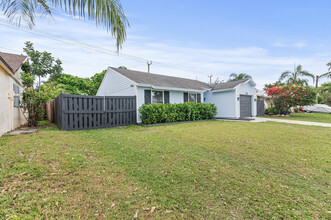 141 Rosewood Cir in Jupiter, FL - Building Photo - Building Photo