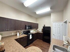 6607 Brodie Ln in Austin, TX - Building Photo