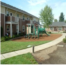 Wood Park Terrace in Woodburn, OR - Building Photo - Building Photo