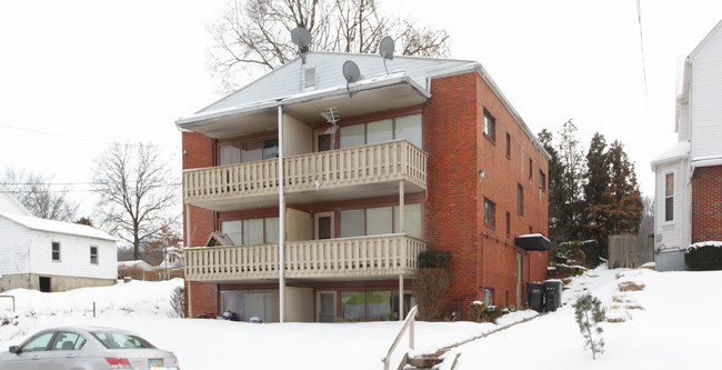 904 6th Ave in Coraopolis, PA - Foto de edificio - Building Photo