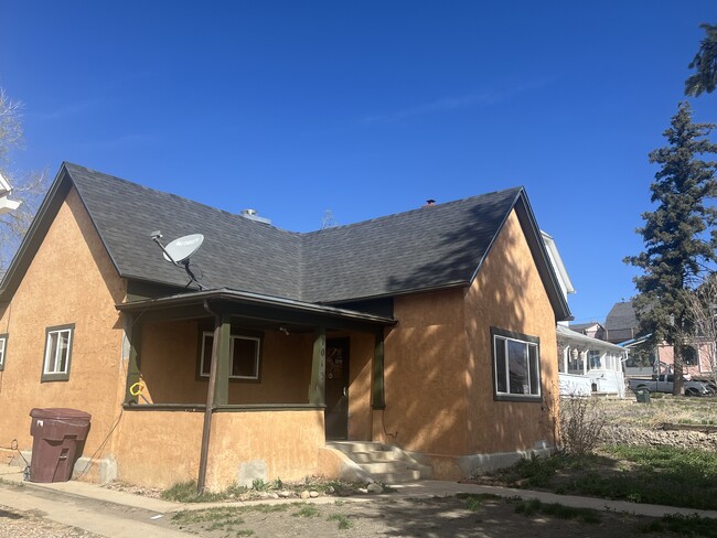 property at 1013 Arizona Ave