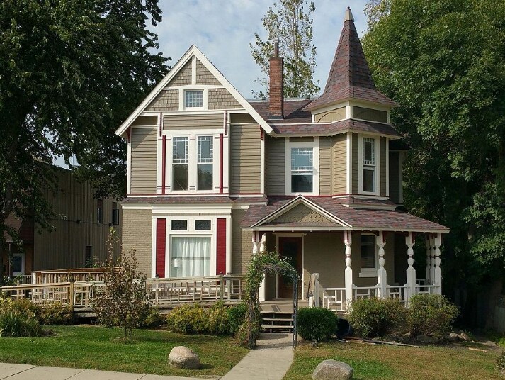 510 W Main St in Albert Lea, MN - Foto de edificio