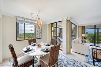17 Bluebill Ave in Naples, FL - Foto de edificio - Building Photo