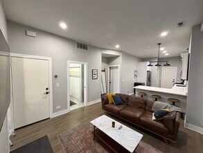 1933 W Ohio St, Unit 2 in Chicago, IL - Building Photo - Building Photo