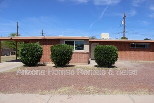 8131 E Beverly St in Tucson, AZ - Building Photo