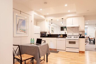 3833 Calvert St NW in Washington, DC - Building Photo - Building Photo