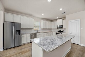 3114 Banyan Dr in Santa Fe, TX - Building Photo - Building Photo