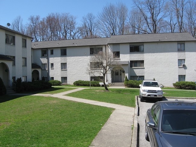 The Gardens at Mount Kisco in Mt Kisco, NY - Foto de edificio - Building Photo