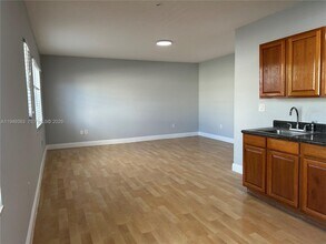 1360 Collins Ave in Miami Beach, FL - Building Photo - Building Photo