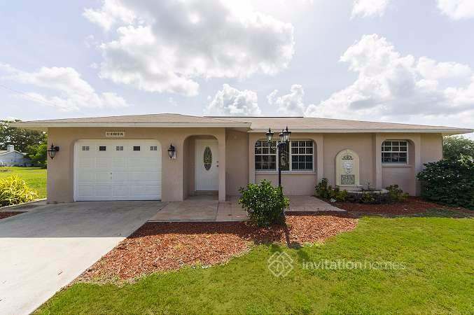 1018 SW 10th Pl in Cape Coral, FL - Foto de edificio