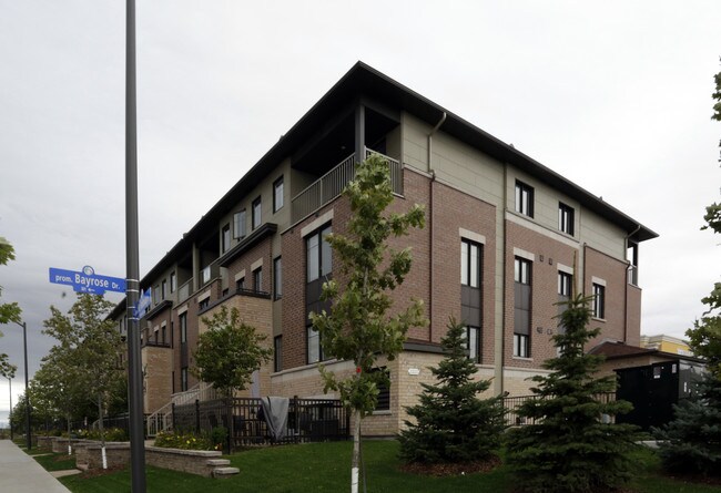 679-701 Sue Holloway in Ottawa, ON - Building Photo - Building Photo