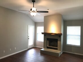 517 Molly Ln in Lindale, TX - Building Photo - Building Photo
