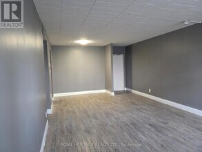 8800 Willoughby Dr in Niagara Falls, ON - Building Photo - Building Photo