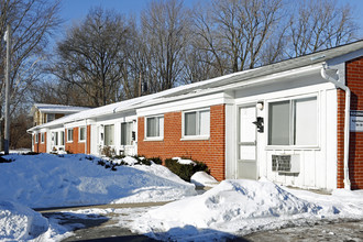 Laskey Manor in Toledo, OH - Building Photo - Building Photo