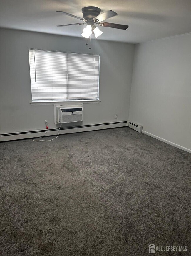 419 Cricket Ln in Woodbridge Township, NJ - Building Photo - Building Photo