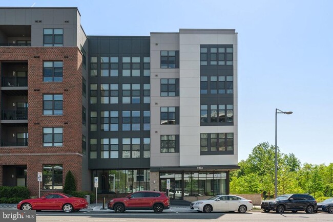 1761 Old Meadow Rd in McLean, VA - Building Photo - Building Photo