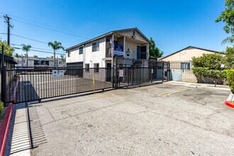 601 North East End Ave in Pomona, CA - Foto de edificio - Building Photo