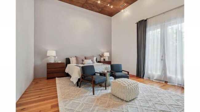 571 Dutch Valley Rd NE in Atlanta, GA - Building Photo - Building Photo