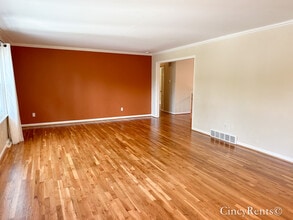 6463 Oldbarn Ct in Cincinnati, OH - Foto de edificio - Building Photo