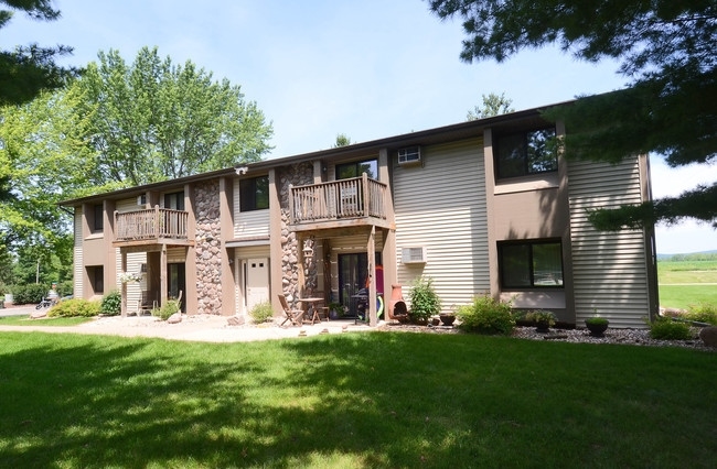 Summer Oaks in Merrimac, WI - Building Photo