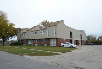 421 Capital Beach Blvd in Lincoln, NE - Building Photo - Building Photo