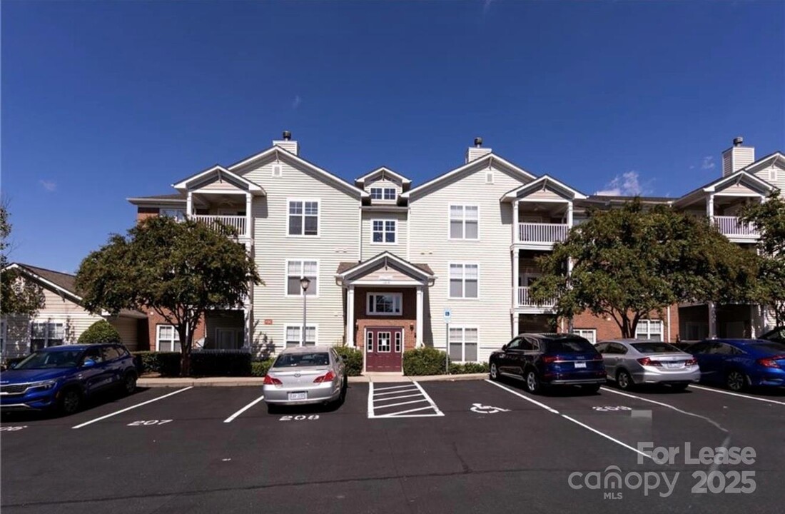 11217 Hyde Pointe Ct in Charlotte, NC - Building Photo