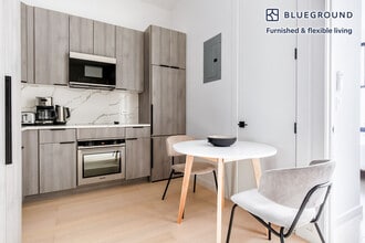 230 W 72nd St, Unit FL3-ID1300 in New York, NY - Building Photo - Building Photo