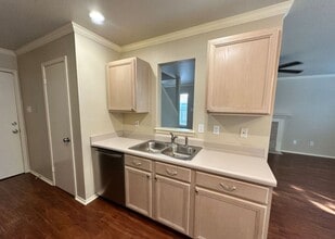 6047 Gaelic in San Antonio, TX - Foto de edificio - Building Photo