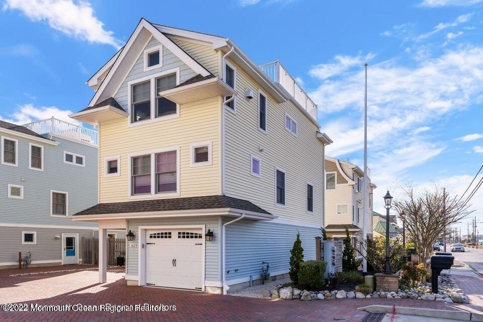 369 W 8th St in Ship Bottom, NJ - Building Photo