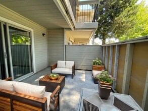Sunset Pines in Fairfield, CA - Foto de edificio - Building Photo