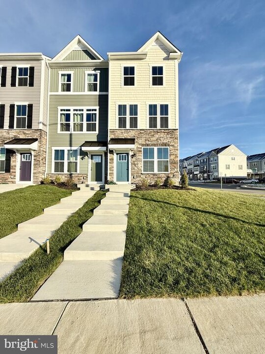 9366 Tanfield Dr in Fredericksburg, VA - Building Photo