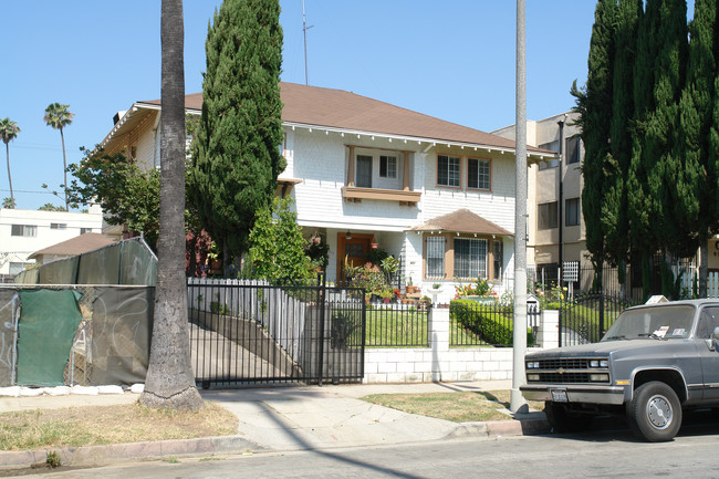 977 Arapahoe St in Los Angeles, CA - Building Photo - Building Photo