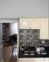 686 Parker St, Unit 2 in Boston, MA - Foto de edificio - Building Photo