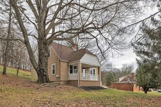 1499 Stoltz Rd in Bethel Park, PA - Building Photo - Building Photo
