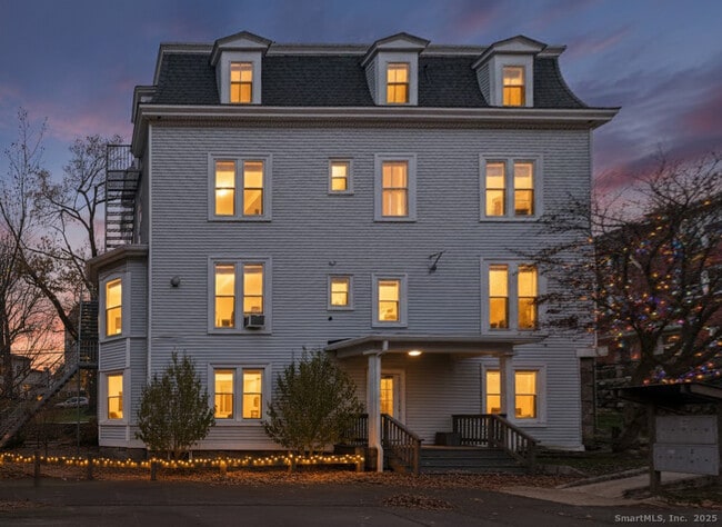 7 Fairfield Ave in Norwalk, CT - Building Photo - Building Photo